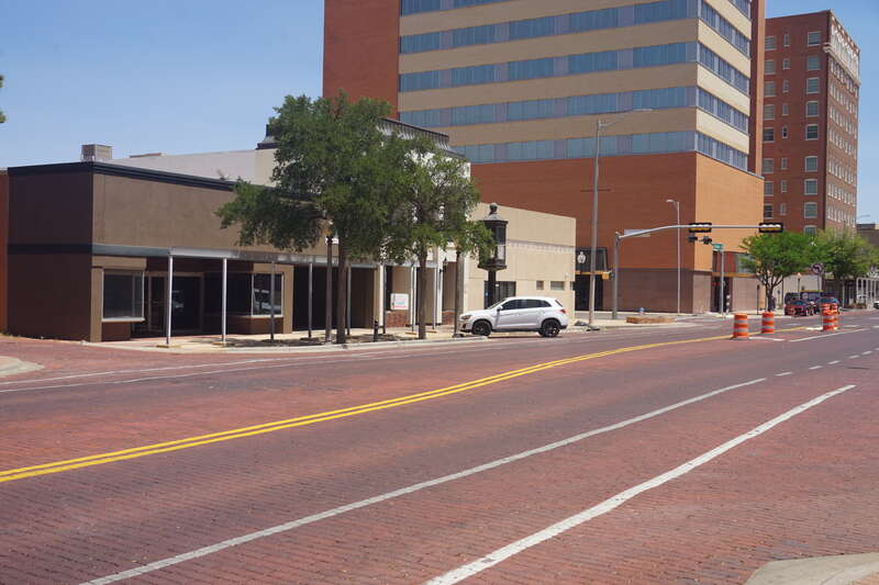 Broadway Street in Lubbock, Texas (United States).