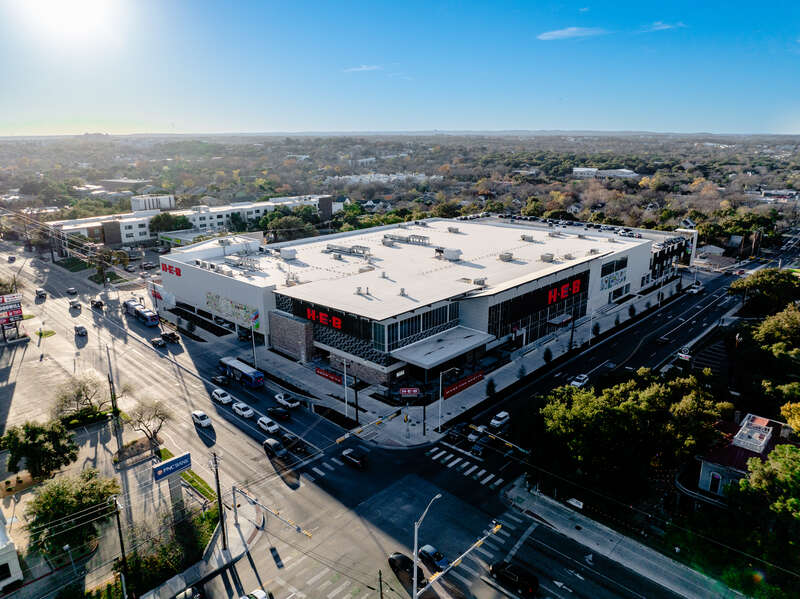 HEB on Oltorf facing West