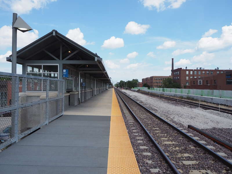 The newer outbound platform at the Ravenswood Metra station