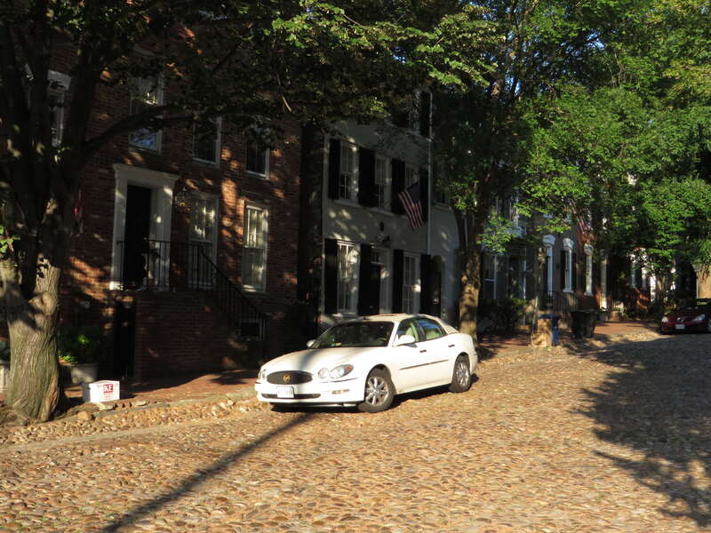 Alexandria (formerly Belhaven and Hunting Creek Warehouse) is an independent city in the Commonwealth of Virginia. As of the 2010 census, the population was 139,966, in 2013, the population was estimated to be 151,218. Located along the Western bank