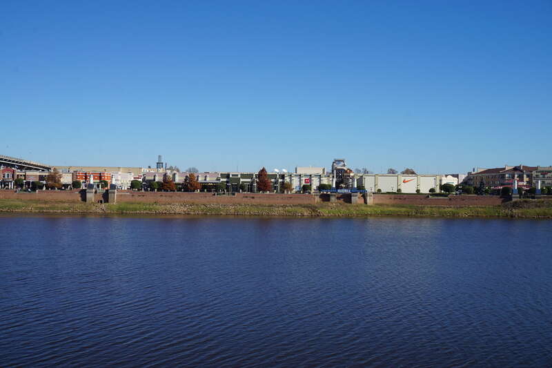 A view of the Bossier City skyline from Shreveport, Louisiana (United States).