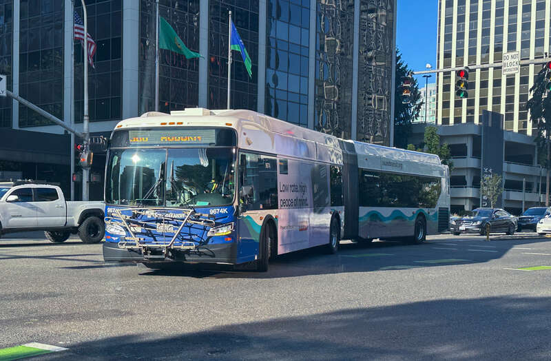 Sound Transit Route 566 | NFI XDE60 | NE 8th at 108 Ave NE