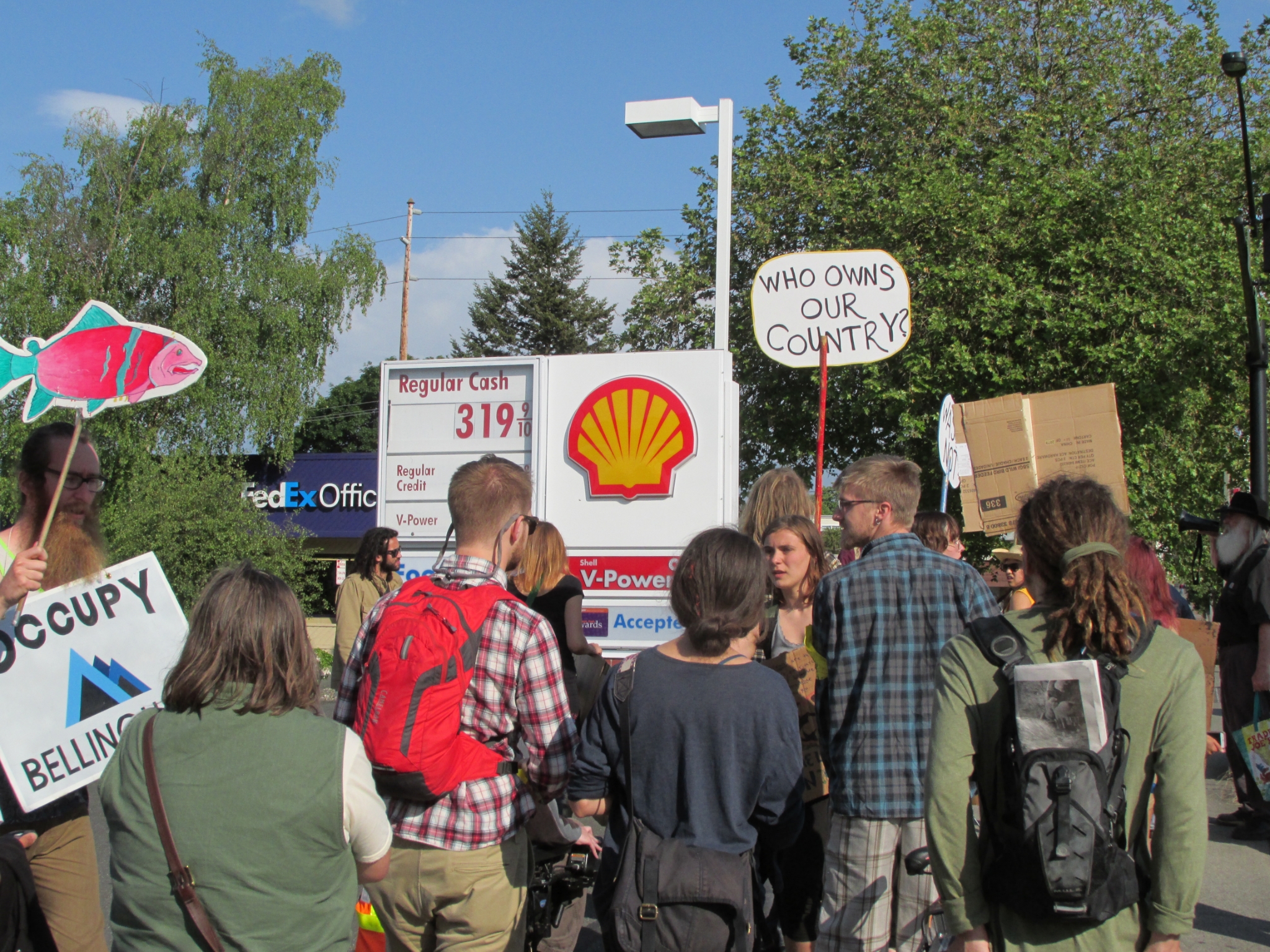 Bellingham protest against drilling in Arctic Ocean.  Taking protest to the gas pumps and remembering the consumer role in the equation.
