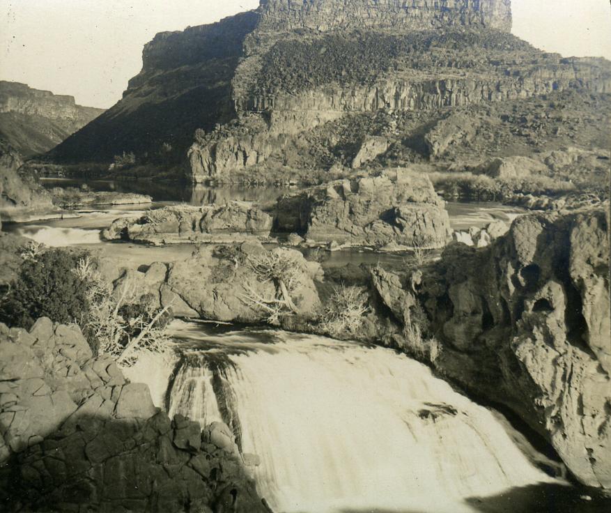 Image Title: Snake River - Shoshone Falls
Date: c.1920
Place: Shoshone Falls, Snake River, Twin Falls, Idaho
Description/Caption: 26394 T The Bridal Veil of Shoshone Falls, Idaho.
Medium: Stereoview
Photographer/Maker: Keystone View Company
Cite as: