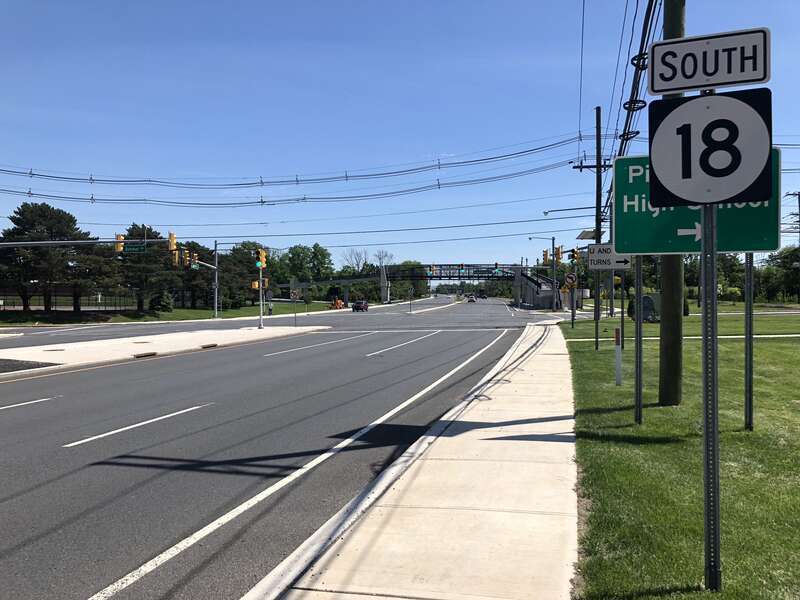 View south along New Jersey State Route 18 (Hoes Lane) between Centennial Avenue and Knightsbridge Road/Behmer Road in Piscataway Township, Middlesex County, New Jersey