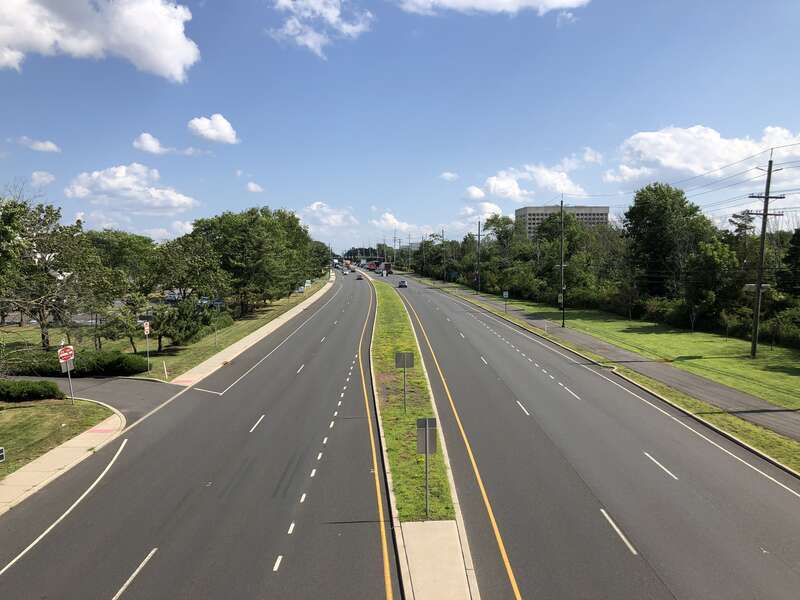 View south along New Jersey State Route 18 (Hoes Lane) from the pedestrian overpass at Piscataway High School in Piscataway Township, Middlesex County, New Jersey