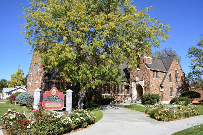 The Boone Memorial Presbyterian Church (1948) is part of the Caldwell Residential Historic District, also known as the Steunenberg Historic District.