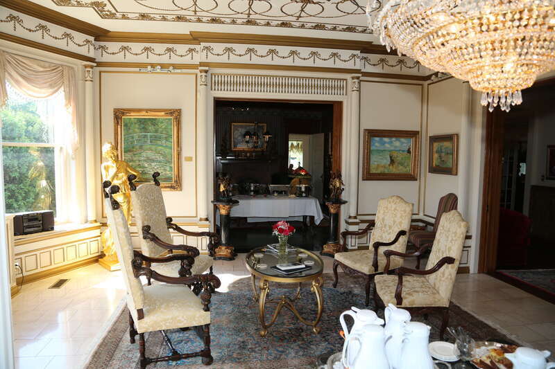 ShareAlike — If you remix, transform, or build upon the material, you must distribute your contributions under the same license as the original. 
Camera: Canon EOS 5D Mark III
Lens : EF24-105mm f/4L IS USM at 24 mm 
Light Setting: f/5.6 1/100 s 

ISO