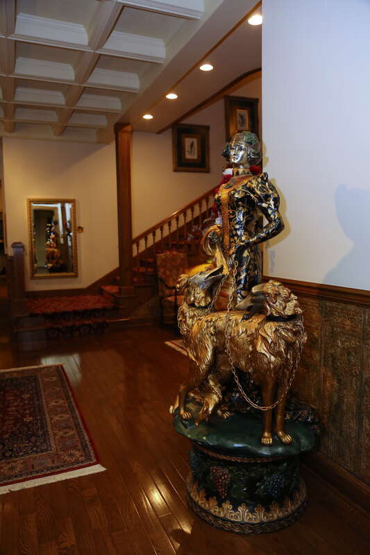 ShareAlike — If you remix, transform, or build upon the material, you must distribute your contributions under the same license as the original. 
Camera: Canon EOS 5D Mark III
Lens : EF24-105mm f/4L IS USM at 28 mm 
Light Setting: f/4 1/60 s 

ISO