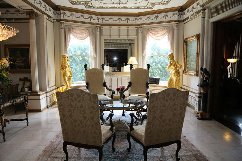 ShareAlike — If you remix, transform, or build upon the material, you must distribute your contributions under the same license as the original. 
Camera: Canon EOS 5D Mark III
Lens : EF24-105mm f/4L IS USM at 24 mm 
Light Setting: f/5 1/60 s 

ISO