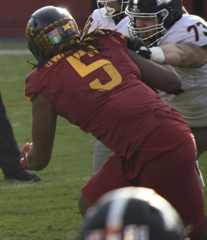Spencer Sanders playing for Oklahoma State against Iowa State