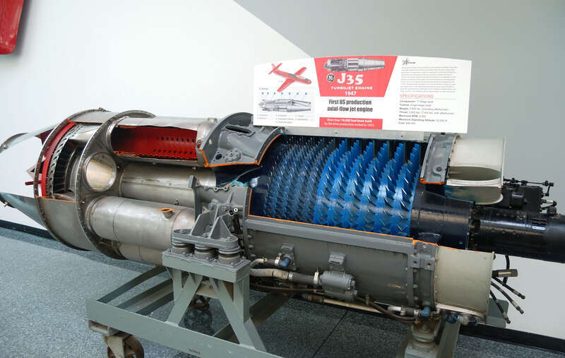 Moteur turbojet Allison J35 (GE), produit en 1947 (National Naval Aviation Museum, Pensacola, FL).