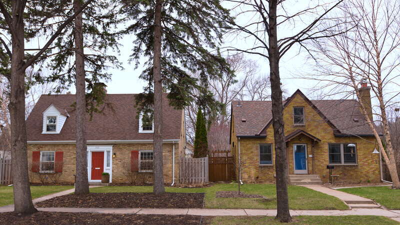 The neighborhood of Kenny is in the Southwest community.
Minneapolis is split into 11 communities which are split into 86+ neighborhoods. My goal in 2022 is to take photos in all neighborhoods in Mpls in roughly alphabetical order.

2022-06-30 This