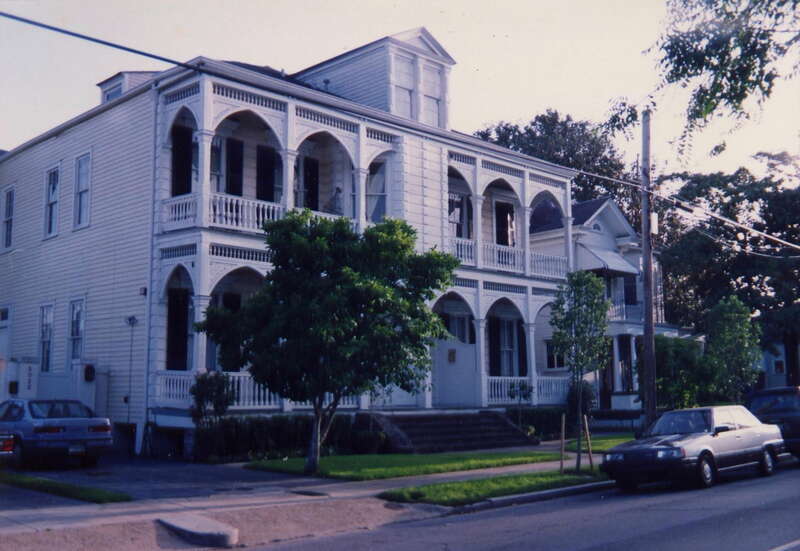 New Orleans: Residential building on Prytania Street near Soniat