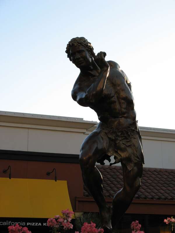 Puck statue
