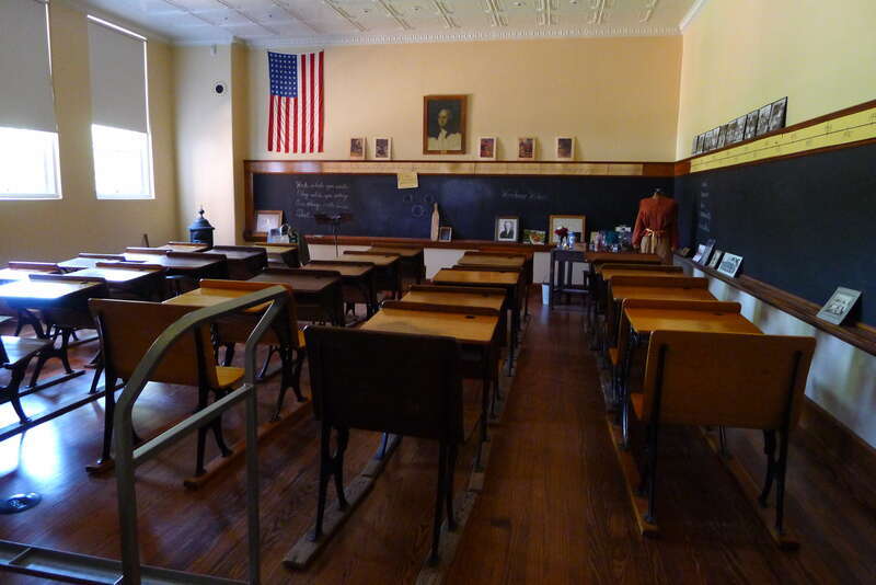 Bedford School, 2400 School Ln Bedford