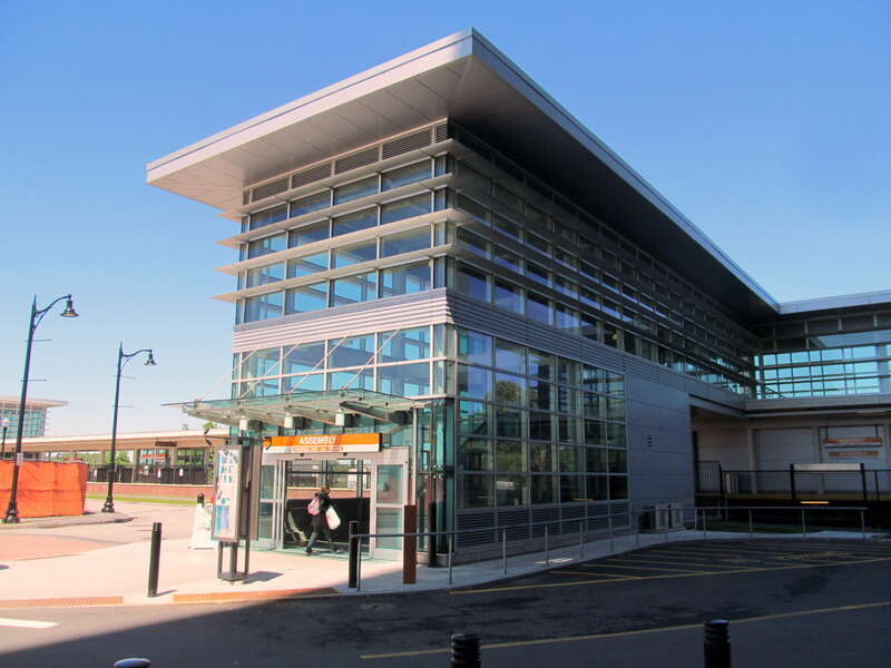 The south headhouse, opened in 2016 or 2017, at Assembly station in June 2017