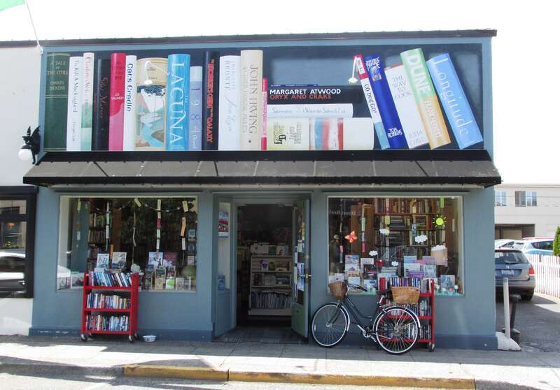 Spangler Book Exchange was worth a visit, it is in downtown Edmonds, Washington. I bought a biography of biologist François Jacob here 

edm20160607 065