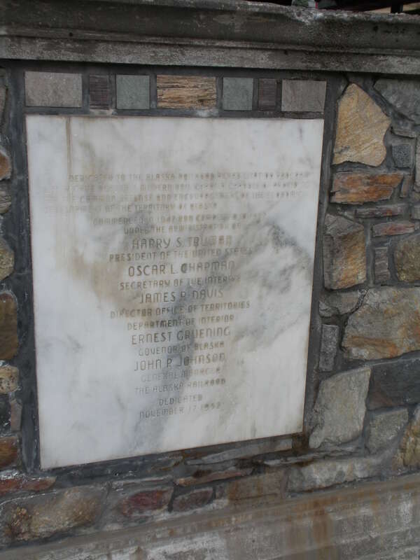 Also called the Alaska Railroad Depot in Anchorage. It serves as the starting or ending point for many tourists traveling on the Denali Star and other luxury trains. The station is a Moderne concrete building, built in 1942.
The small locomotive in