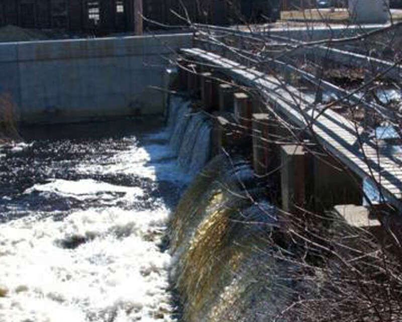 This project removes two aging mill dams from the Mill River in Taunton, Massachusetts and increases the benefits of a restored river system while protecting human structures. The project is opening up 30 miles of high-quality habitat for American
