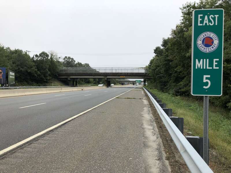 View east along New Jersey State Route 446 (Atlantic City Expressway) just east of Exit 5 in Pleasantville, Atlantic County, New Jersey