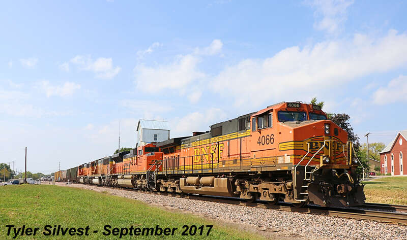 Burlington Northern Santa Fe 4066(C44-9W), 9023(SD70ACe), 8886(SD70MAC) and 9738(SD70MACe) Lead a Northbound Manifest on the BNSF Fort Scott Sub at the Noland Road Crossing south of Santa Fe Trail Drive in Lenexa, Kansas.
Train: H TULLIN1 15
Video