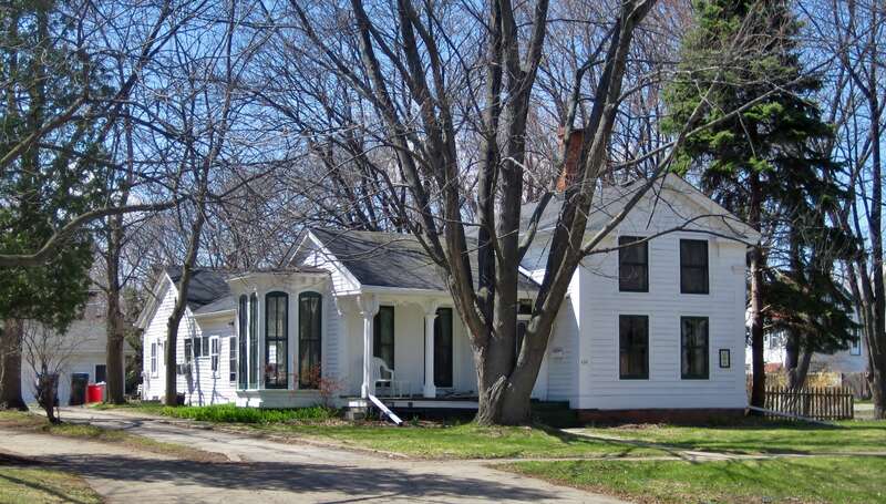 638 North Genesee Road in the Near North Historic District, Waukegan, IL (c. 1852).