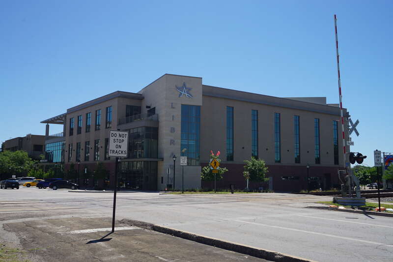 The George W. Hawkes Downtown Library in Arlington, Texas (United States).