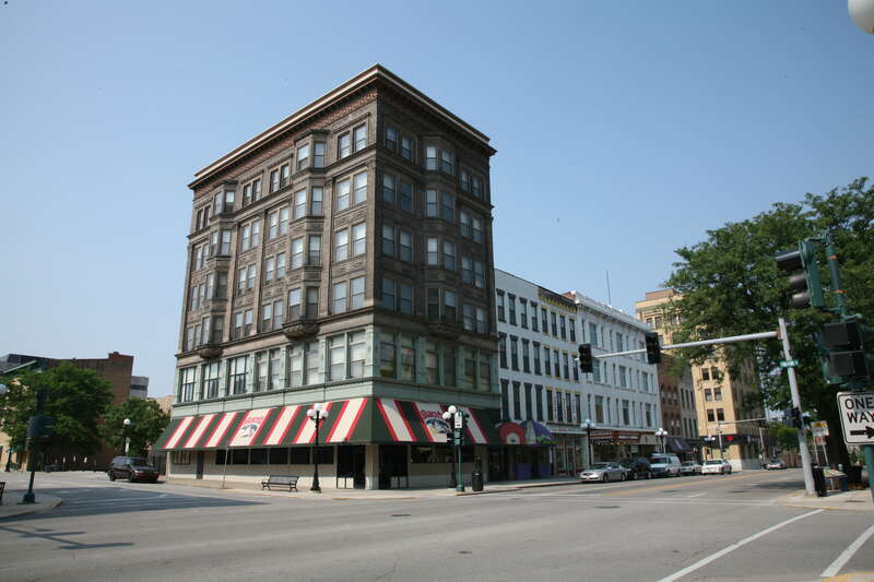 102 W Washington St, Bloomington, IL 61701