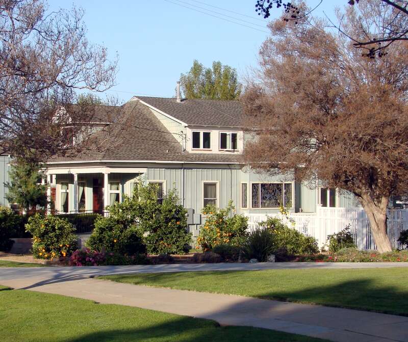 (1 in a multiple picture set)
If you can drive only one street in Redlands, CA, you should drive east on Highland Ave., starting at Cajon Street.  You will see all kinds of homes, none new.  Their are stately mansions, and simpler cottages like this