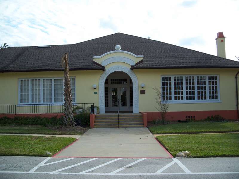 Dickinson Memorial Library, in Orange City, Florida






This is an image of a place or building that is listed on the National Register of Historic Places in the United States of America. Its reference number is 95000020.