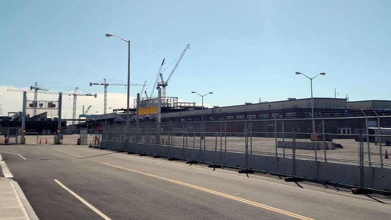 Everett Shops in April 2017, with casino construction at left