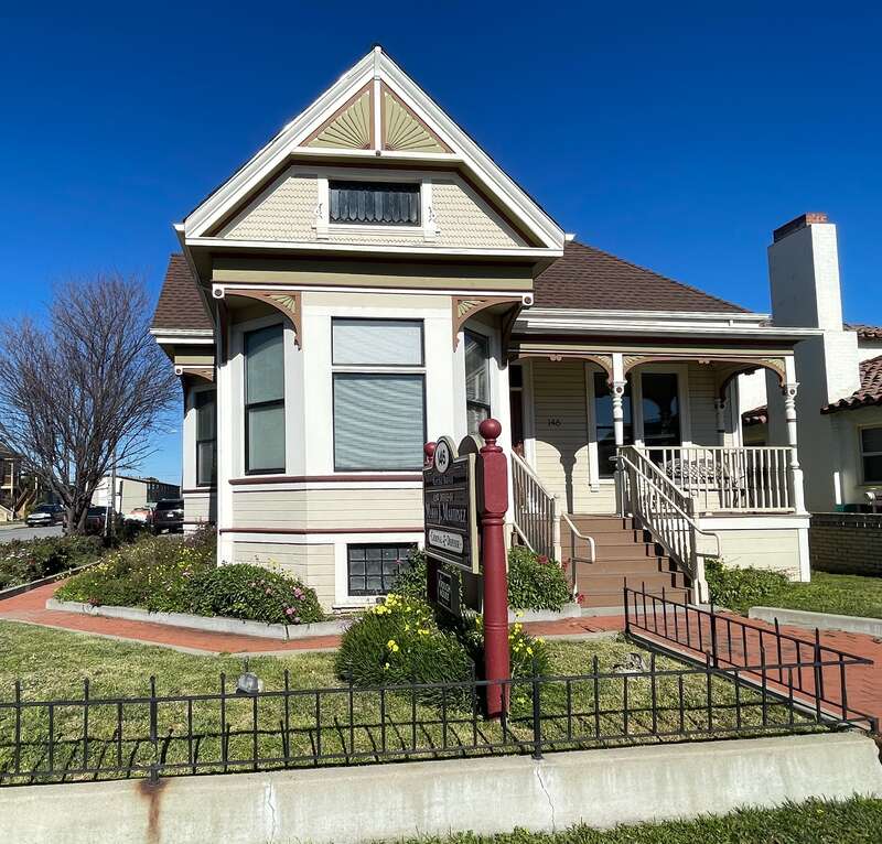 Krough House, 146 Central Ave., Salinas, California, USA.  Viewed from the front.  





This is an image of a place or building that is listed on the National Register of Historic Places in the United States of America. Its reference number is