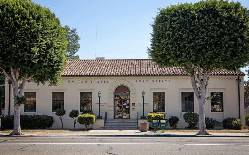 The front of Fullerton Post Office in Fullerton, CA