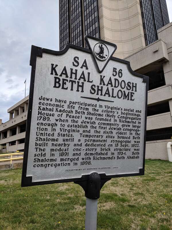 Kahal Kadosh Beth Shalome historic marker in Richmond, Virginia.
