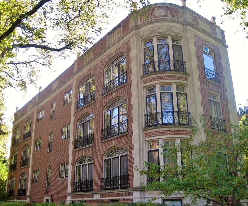 The Michigan-Lee Apartments in Evanston, IL (1928).