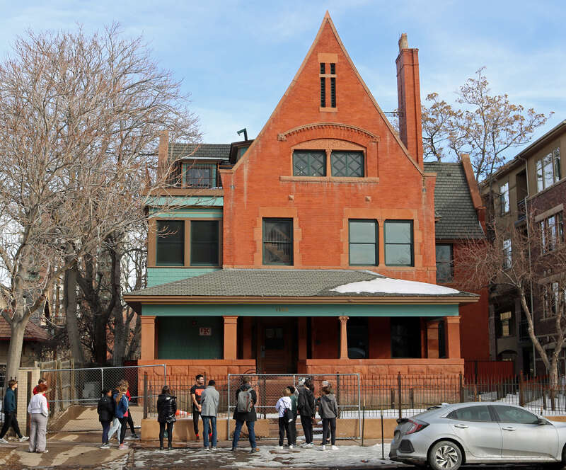 The Peabody-Whitehead Mansion, located at 1128 Grant Street in Denver, Colorado. At the time the picture was taken, a walking tour group was visiting the house.