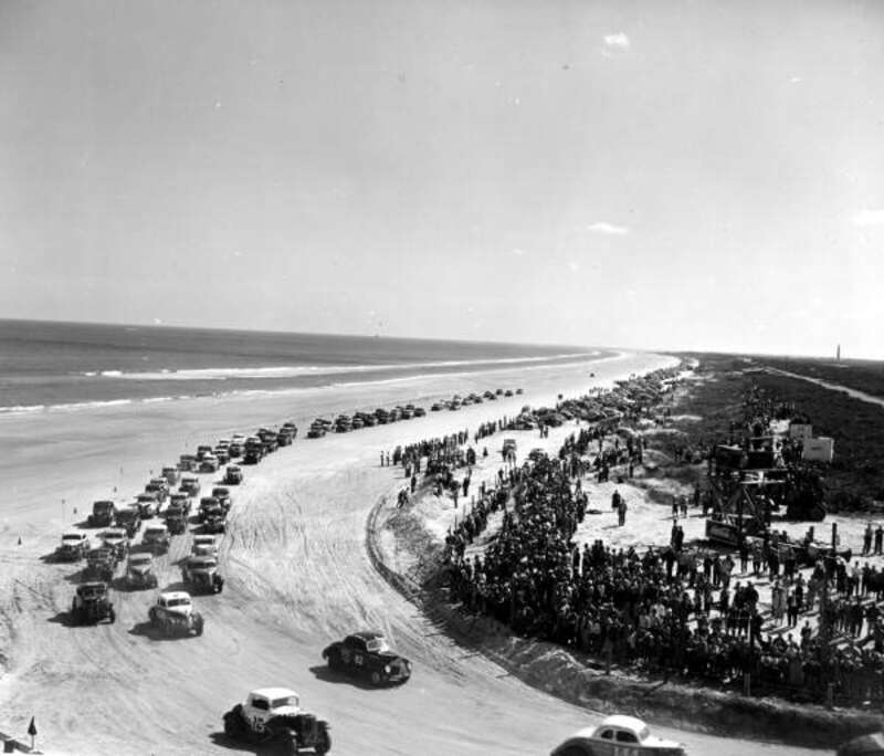 Persistent URL: floridamemory.com/items/show/70809
Local call number: C015971
Title: Racing at Daytona Beach, Florida
Date: February 1952
Physical descrip: 1 photoprint - b&amp;amp;w - 4 x 5 in.
Series Title: Department of Commerce
