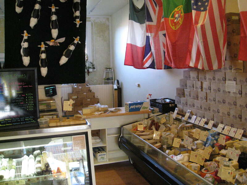 I just dropped by based on Doug's recommendation. This is a great place!
www.residentcheesemonger.com/catalog/index.php

seattle 088