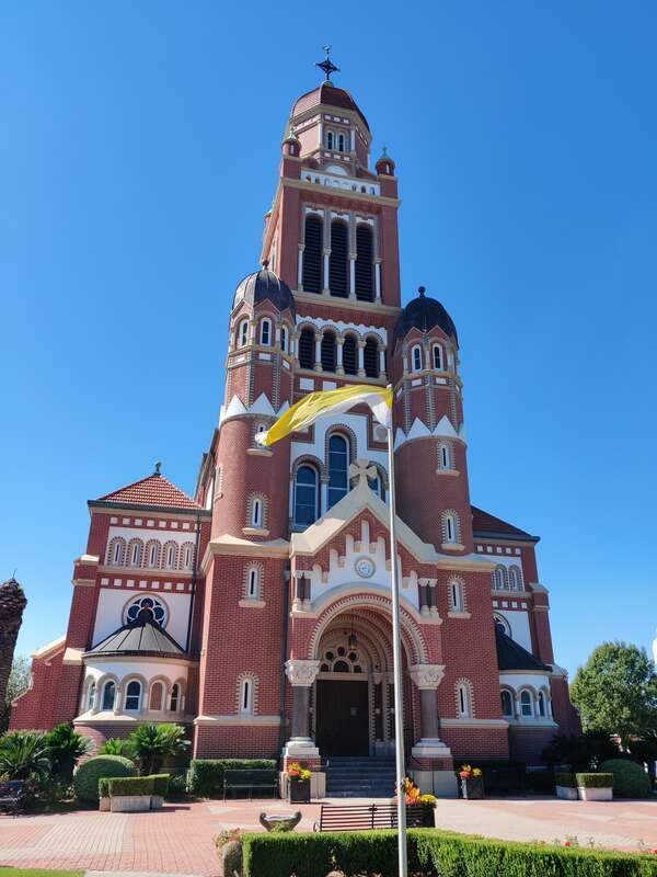 This is a photograph of the Cathedral of Saint John the Evangelist in Lafayette, Louisiana, United States; it was taken on 16 October 2021 during the Boudin Festival in the afternoon.