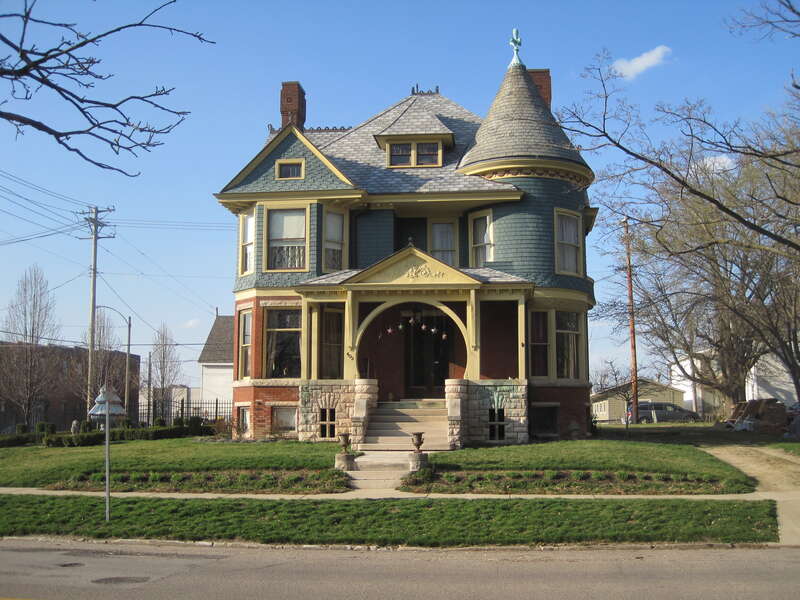 The T. W. Wood Flats in the East Grove Street District–Bloomington (1902)