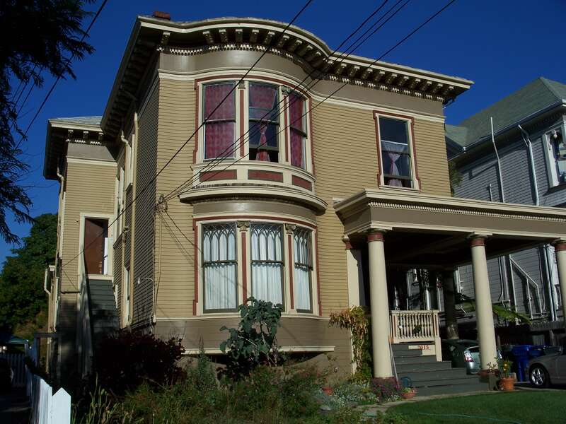 2015 San Antonio Avenue. Alameda, California, USA