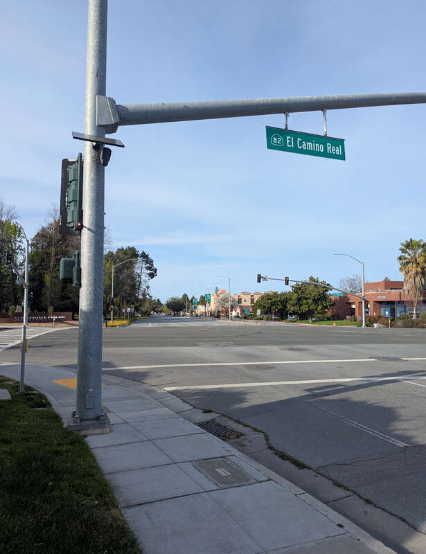 Flock Short Range LPR mounted on traffic signal pole