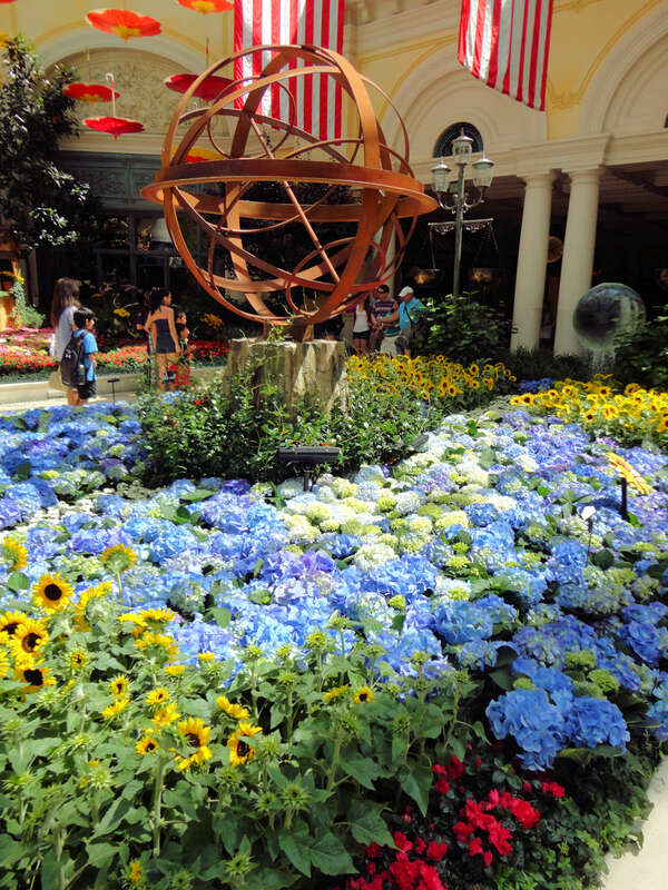 Contentment and opulence are the hallmarks of the &amp;lt;a href=&quot;http://www.bellagio.com&quot; rel=&quot;noreferrer nofollow&quot;&amp;gt;Bellagio&amp;lt;/a&amp;gt; luxury hotel experience. A retreat unto themselves, the 3,933 Guest Rooms and Suites are an extension of the AAA