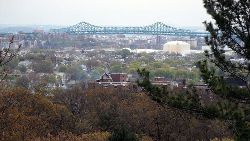 Malden, MA: Looking south(east) from Boojum Rock, in the background Tobin Memorial Bridge (ca. 7 km / 4 mi away); in April 2019