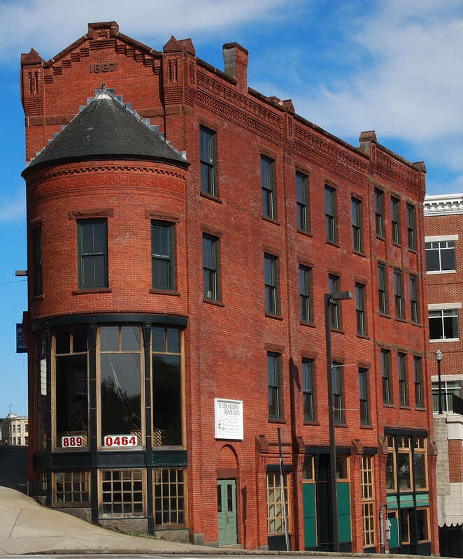 Connecticut - New London County - Norwich
National Register of Historic Places #82001007 NRIS
2011 May 01 From Chelsea Harbor Dr. and West Main St; view E
edit: crop

White sign says "Flatiron Building Restoration". Building is currently empty.