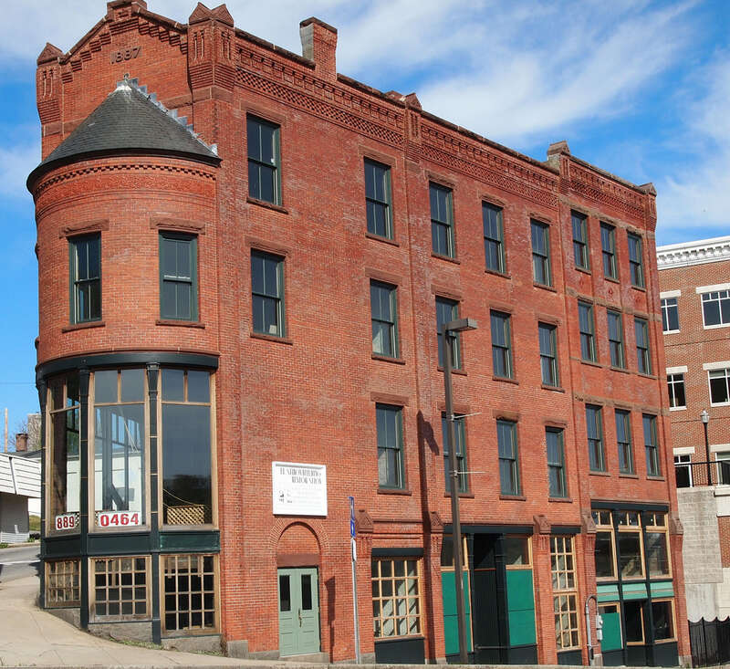 Connecticut - New London County - Norwich
National Register of Historic Places #82001007 NRIS
2011 May 01 From Chelsea Harbor Dr. view NE
edit: crop

White sign says "Flatiron Building Restoration". Building is currently empty.