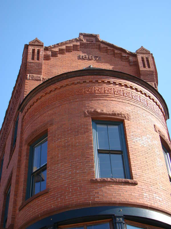 Carroll Building: Flatiron detail
