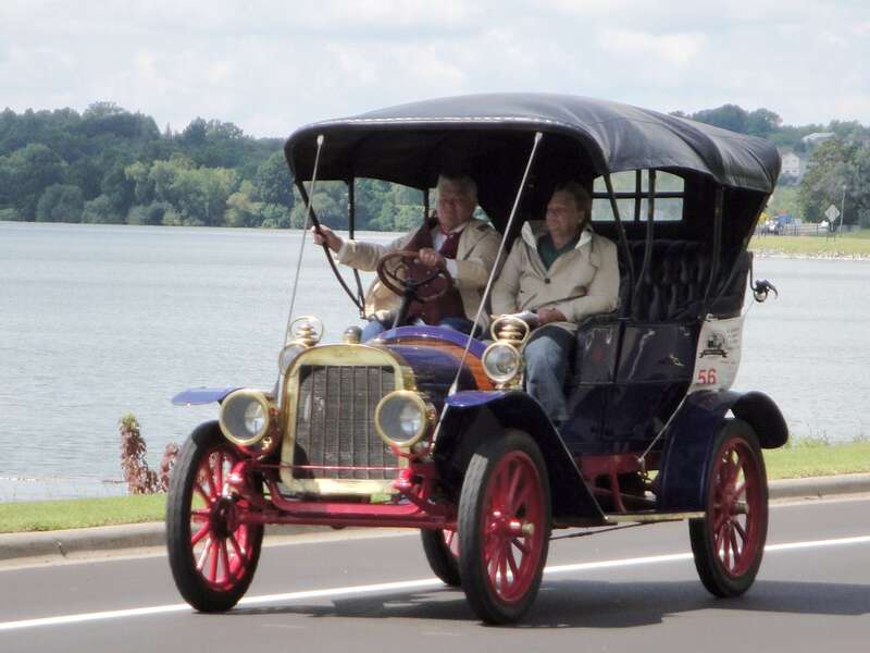 Silver Anniversary New London to New Brighton Antique Car Run, Buffalo Minnesota