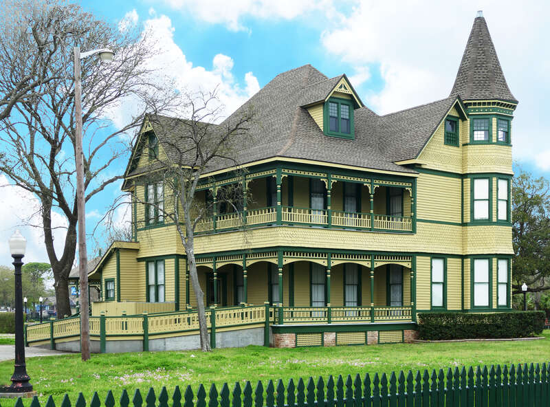 Built by Frank and Florence Haven Davidson, 1895-1897. Sturdy Victorian structure, of cypress.
Home of first child born in Texas, City (formerly named Shoal Point). Survivor of many storms; suffered most in 1947 disaster.

Davidson, prominent civic